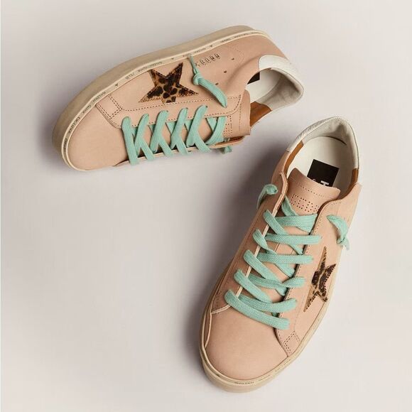 Golden Goose Stylish Sneakers with Leopard Star Accent - Picture 1 of 8